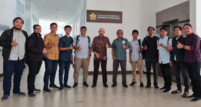 Foto Bersama Mahasiswa DSAI dengan Prof. Dr. Ir. Hammam Riza, M.Sc., IPU