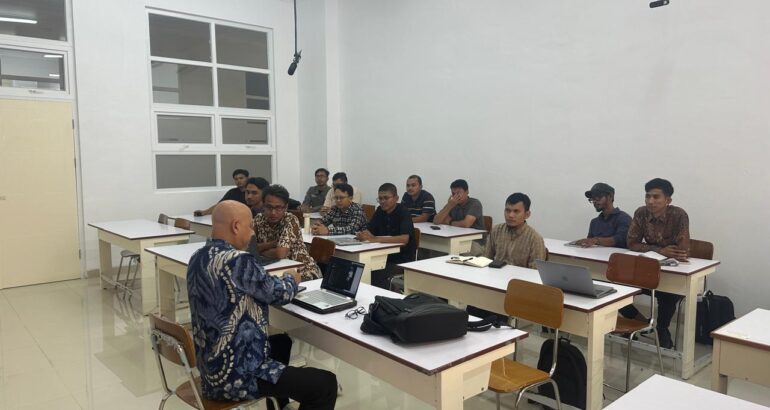 Prof. Hammam Riza Delivered an Offline Lecture at the Master of Artificial Intelligence Program, USK